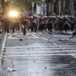 Massa pengunjukrasa sempat menguasai jalan Asia-Afrika, Senayan, Jakarta, Kamis (28/8/2025) dalam aksi menentang kenaikan tunjangan DPR. Massa sempat membakar beberapa papan baliho dan merusak CCTV. Polisi perlahan memukul mundur massa yang terpecag ke arah Permata Hijau dan Häng Lekir. Pukul 18.30 WiB, jalan Asia-Afrika sudah dikuasai dan pengendara mulai melintas.