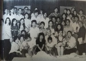 nsnd_pham_thi_thanh_ao_den_giua_cung_lua_dien_vien_kich_noi_khoa_dau_tien_cua_nha_hat_tuoi_tre_300x211_2a3290fc58.jpg
