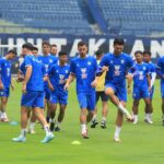 Skuad Persib Bandung saat berlatih di Kota Bandung. Dengan berkekuatan 21 pemain, rombongan Persib Bandung terbang ke Bangkok dari Bandara Internasional Ngurah Rai Denpasar, Bali Minggu siang (28/9/2025). FOTO : TAOFIK ACHMAD HIDAYAT/RADAR BANDUNG