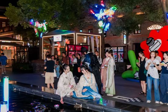 Brilliant Lights Celebration Shanghai-Style Jinchao · Light Art Season.