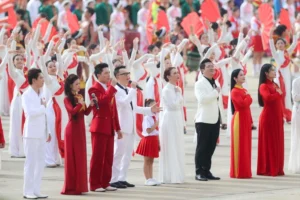Chương trình văn nghệ với rất nhiều các nghệ sĩ trẻ đã khép lại đại lễ 2-9 mang lại nhiều cảm xúc và lắng đọng - Ảnh: NGUYỄN KHÁNH