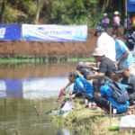 Keseruan Fun Fishing With Persib Legend di kolam pemancingan milik Umuh Muchtar di Ciluluk, Tanjungsari, Kabupaten Sumedang, Minggu (12/10/2025). (ist)