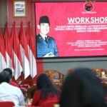 Sekretaris Jenderal PDI Perjuangan Hasto Kristiyanto saat memberikan sambutan dalam workshop bertajuk Kajian Kritis: Regulasi, Layanan dan Diplomasi Tenaga Kerja Domestik dan Perlindungan Pekerja Migran Indonesia, di Sekolah Partai, Kamis (9/10/202).
