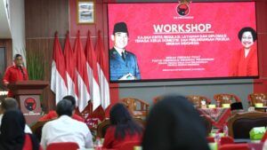 Sekretaris Jenderal PDI Perjuangan Hasto Kristiyanto saat memberikan sambutan dalam workshop bertajuk Kajian Kritis: Regulasi, Layanan dan Diplomasi Tenaga Kerja Domestik dan Perlindungan Pekerja Migran Indonesia, di Sekolah Partai, Kamis (9/10/202).
