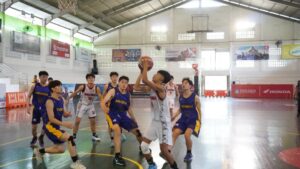 Pertandingan cabang olahraga bola basket pada Pekan Olahraga Kota (Porkot) Medan XV tahun 2025. (istimewa)