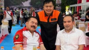 Jaksa Agung ST Burhanuddin dan Ketua DPRD Deli Serdang Zakky Shahri saat Turnamen Menembak Jaksa Agung. (istimewa)