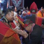 Wakil Bupati Asahan, Rianto Pekan Seni dan Budaya Daerah (PSBD) ke-6 di Lapangan PSDB, menyaksikan penampilan seni dan budaya khas Batak Toba,