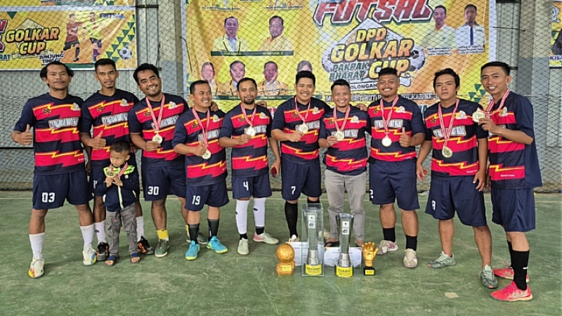 Tim Ayah-Ayah Manja menjuarai turnamen Futsal DPD Golkar Kabupaten Pakpak Bharat Cup 2025. (istimewa)