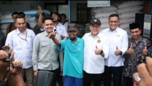 Petani menyambut positif kebijakan penurunan Harga Eceran Tertinggi (HET) pupuk bersubsidi sebesar 20 persen yang ditetapkan oleh Presiden Prabowo Subianto.