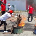 DPC PDI Perjuangan Kota Surabaya menggelar pelatihan penanggulangan kebakaran.