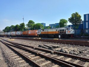 PT Kereta Api Indonesia (KAI) Daerah Operasi (Daop) 8 Surabaya selama periode Januari hingga September 2025 mencatatkan kinerja positif.