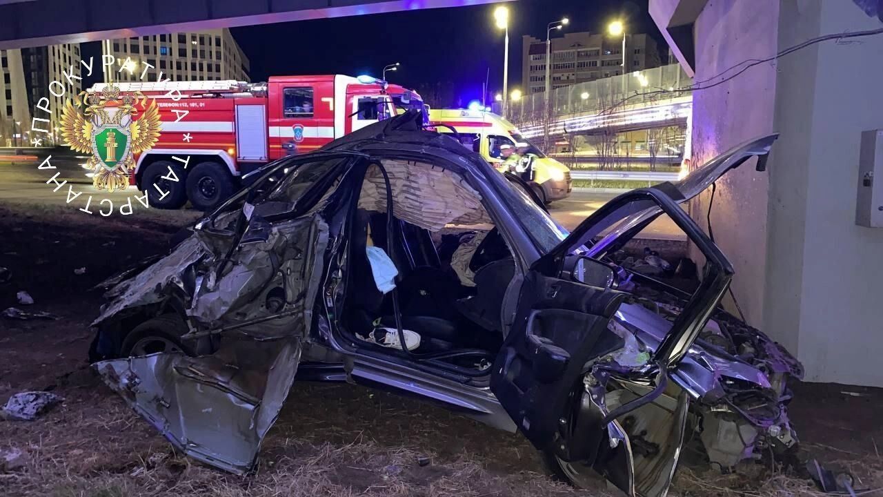 Trois passagers sont morts sur les lieux.