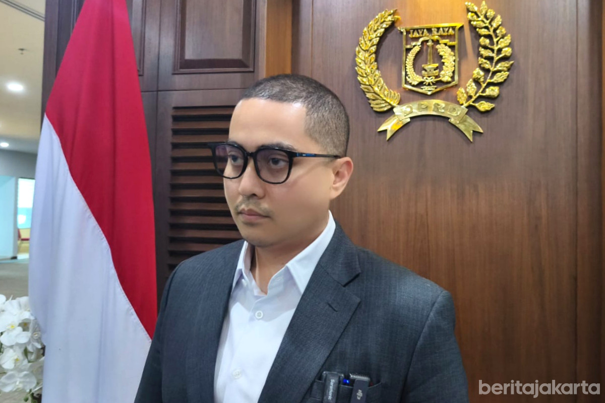 Deputy Chairman of the Jakarta Regional Legislative Council gives a press statement after a coordination meeting