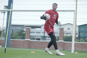 Kiper Persib Bandung Adam Pryzbek. (dok Persib)