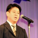 授賞式であいさつする朝日新聞東京本社編集局の沢伸也編集委員=2025年10月15日午後1時16分、東京都千代田区内幸町1丁目、増山祐史撮影