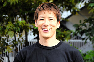 サッカー解説者の林陵平さん=2025年10月8日、東京都調布市