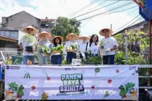 BRI Peduli melaksanakan kegiatan Panen Raya BRInita di hari pangan sedunia yang dilaksanakan di Kebun Agro Wisata Kampung Berkebun Pajajaran, Bandung. Foto: Ist/ Dok. BRI