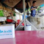 Một logo quảng cáo cờ bạc (cá độ bóng đá, đá gà...) ở một quán ăn tại Đắk Lắk - Ảnh: NGUYỄN HOÀNG