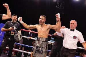 المغربي بلمهدي يهزم الغاني لامبتي في أقوى نزالات «النجوم العربية الصاعدة 3» للملاكمة في أبو ظبي 2