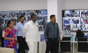 टीजीबीआईई के कमांड कंट्रोल रूम का दौरा करते मंत्री अदलुरी लक्ष्मण कुमार।