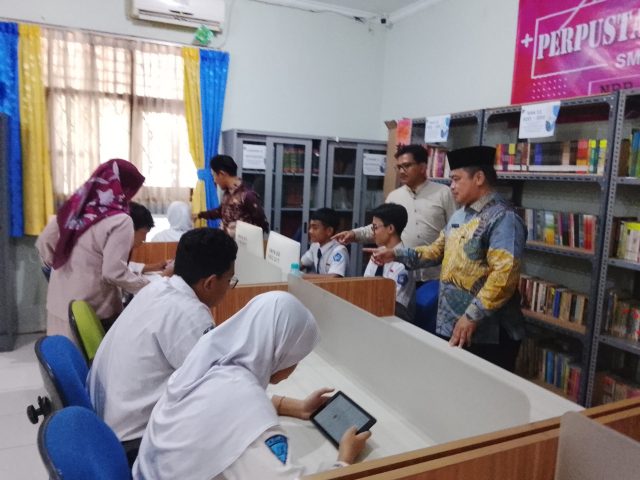 Sekolah Menengah Pertama Negeri 34 Kota Bekasi luncurkan Perpustakaan Digital, Kamis (2/10/2025).