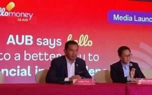 INSURANCE. Singlife Philippines Chief Executive Officer Lester Cruz (left) and Asia United Bank President Manuel Gomez during the launch of the Singlife Insurance Microsite in Pasig City on Wednesday (Oct. 15, 2025). The tie-up allows AUB account holders to purchase insurance products through the bank's electronic wallets, HelloMoney and Hello Pag-IBIG. (PNA photo by Joann Villanueva)