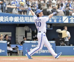 横浜ＤｅＮＡの新監督に昇格する見込みの相川ディフェンスチーフ兼野手コーチ（資料写真）