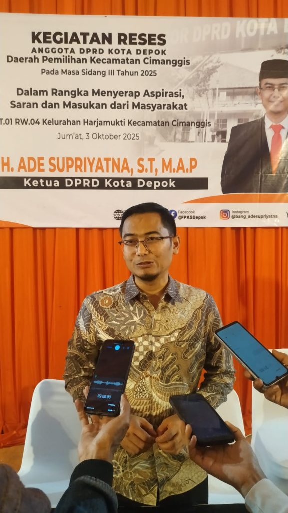 Depok DPRD Chairman Hears Complaints from Curug and Harjamukti Residents Regarding Flooding and Waste