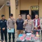 Kapolres Sergai, AKBP Jhon Herry Sitepu didampingi Kasat Reskrim Polres Sergai, Iptu Binrod Situngkir, bersama Kanit I Pidum Ipda Hendrik Panduwinata berhasil mengungkap serangkaian tindak pidana pencurian. (julianto irwan silitonga)