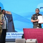 Bupati Humbahas Oloan Paniaran Nababan dan Kajari Humbahas Donald Togi Joshua Situmorang menandatangani MOU pidana kerja sosial bagi pelaku pidana. (istimewa)