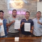 Para pelapor foto bersama usai konferensi pers. (juniwan)