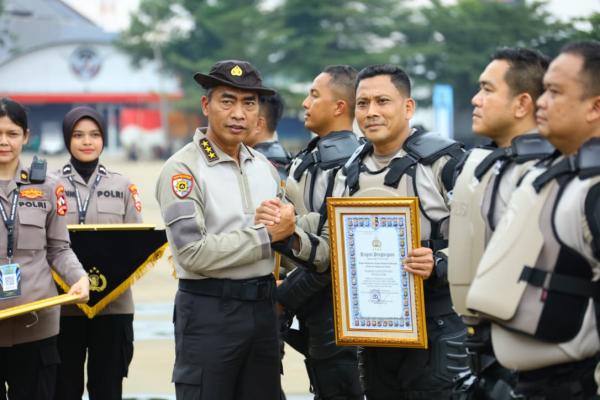 Polresta Banyuwangi membawa pulang penghargaan nasional atas video inovatif di PAMAPTA Polri 2025. Keberhasilan ini diharapkan meningkatkan pelayanan cepat dan tepat bagi masyarakat. Foto iNewsSurabaya/siswanto