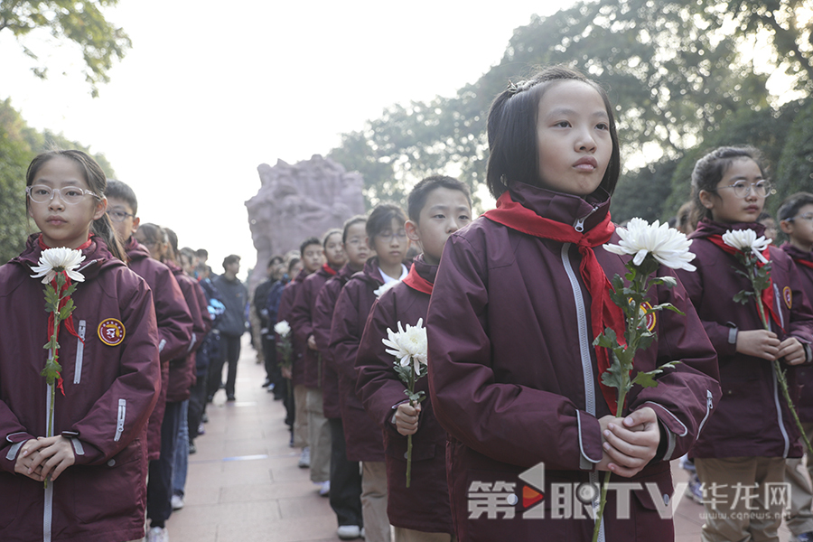 Представители студентов участвуют в памятных мероприятиях