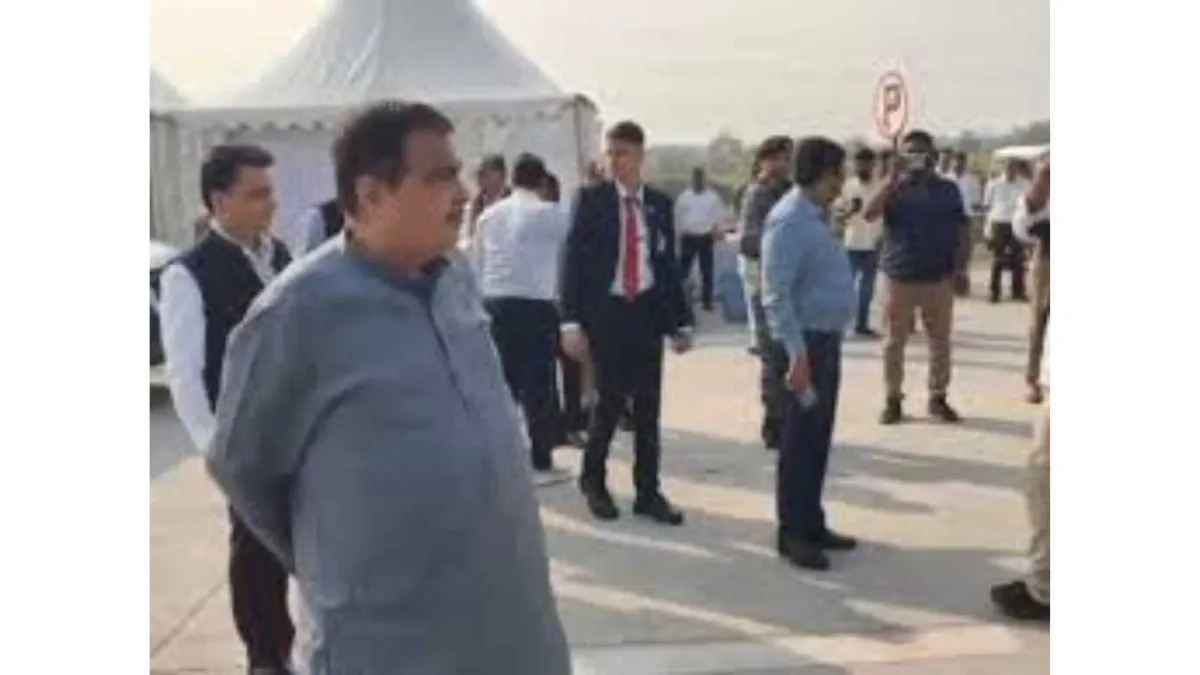 Surat: The road from Navsari to Bharuch on the Delhi-Mumbai Expressway will open by December 31, announces Gadkari.