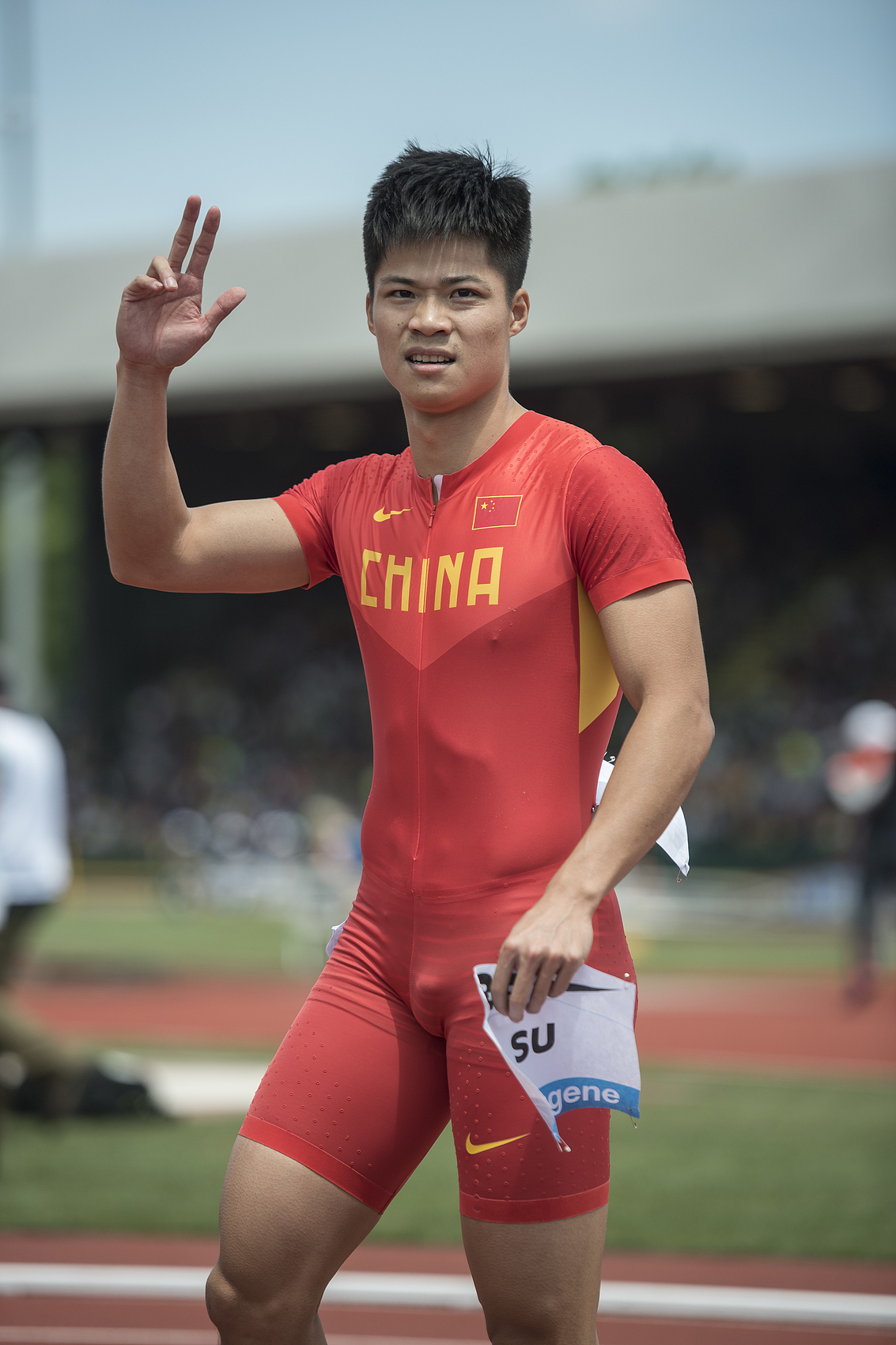 El 30 de mayo de 2015, en la Liga de Diamante de Eugene, el velocista chino Su Bingtian terminó tercero en los 100 metros con un tiempo de 9.99 segundos