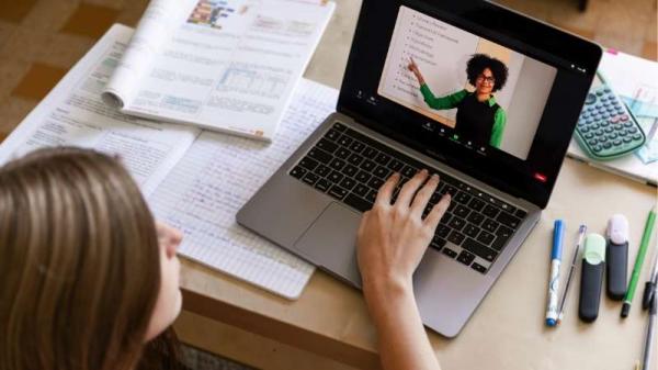Perkembangan teknologi digital dalam beberapa tahun terakhir menghadirkan perubahan signifikan dalam proses pembelajaran mahasiswa. Foto: Pinterest