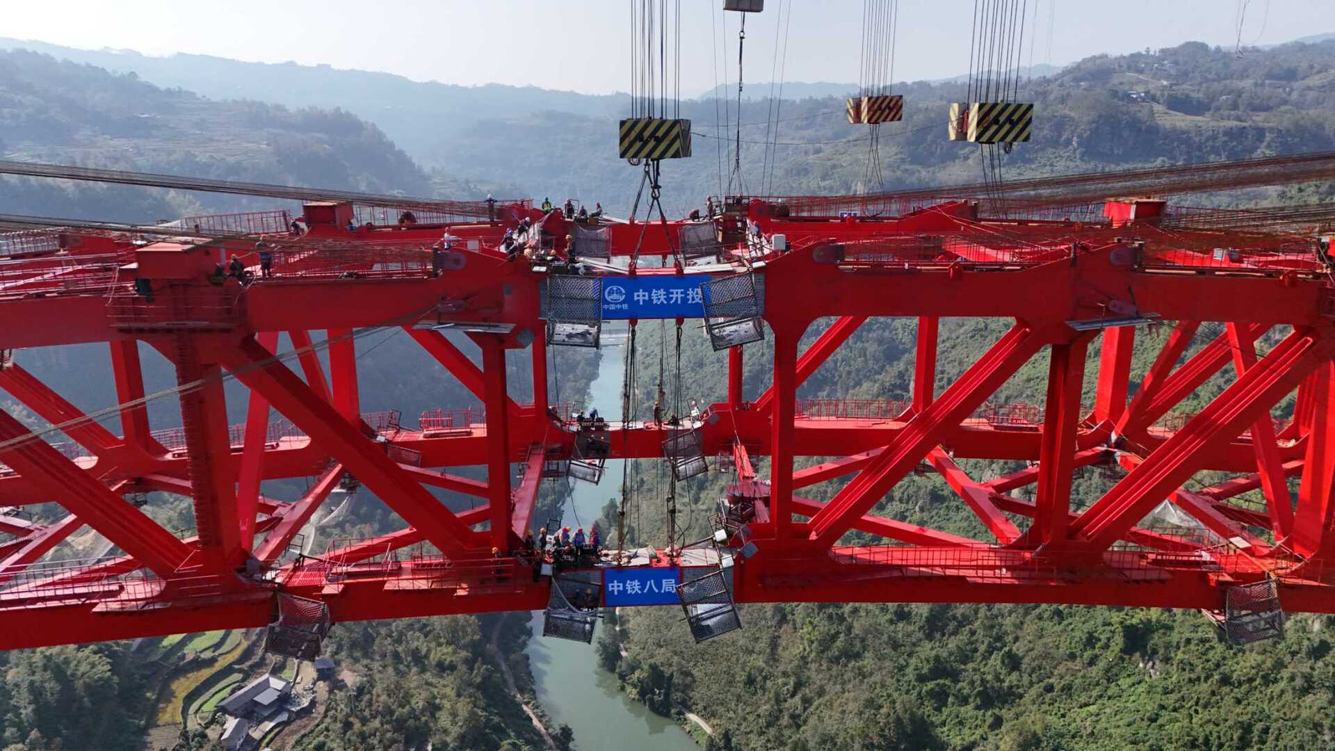 建设中的凤来大溪河特大桥。受访者供图