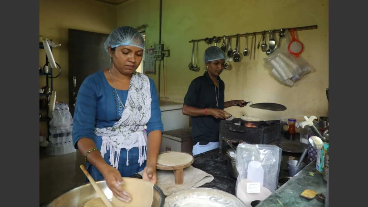 Surat: An example of self-reliance, tribal woman Sangeetaben transformed her life through the ‘Rural Mall’.