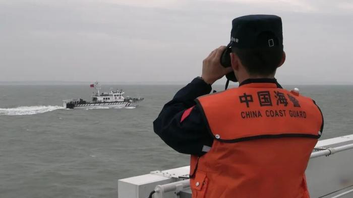 识别查证。图自“中国海警”微信公众号