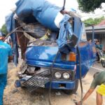 Kecelakaan beruntun melibatkan empat truk terjadi di Jalan Raya Rejoagung, Ngoro, Jombang dan menyebabkan dua sopir luka parah. Diduga sopir mengantuk, polisi masih menyelidiki penyebabnya. Foto iNewsSurabaya/zainul
