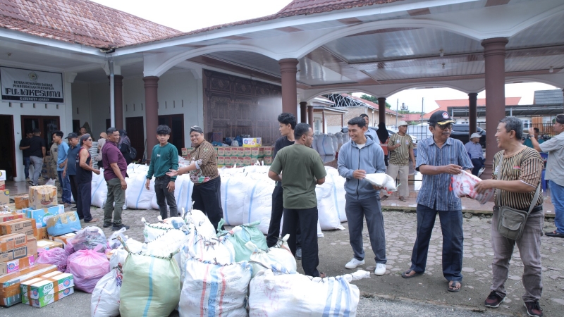 Pemkab Asahan bersama DPD PKB Pujakesuma menyalurkan bantuan darurat bagi masyarakat terdampak bencana di Kecamatan Kuala Simpang, Kabupaten Aceh Tamiang dan Kota Lhokseumawe. (istimewa)