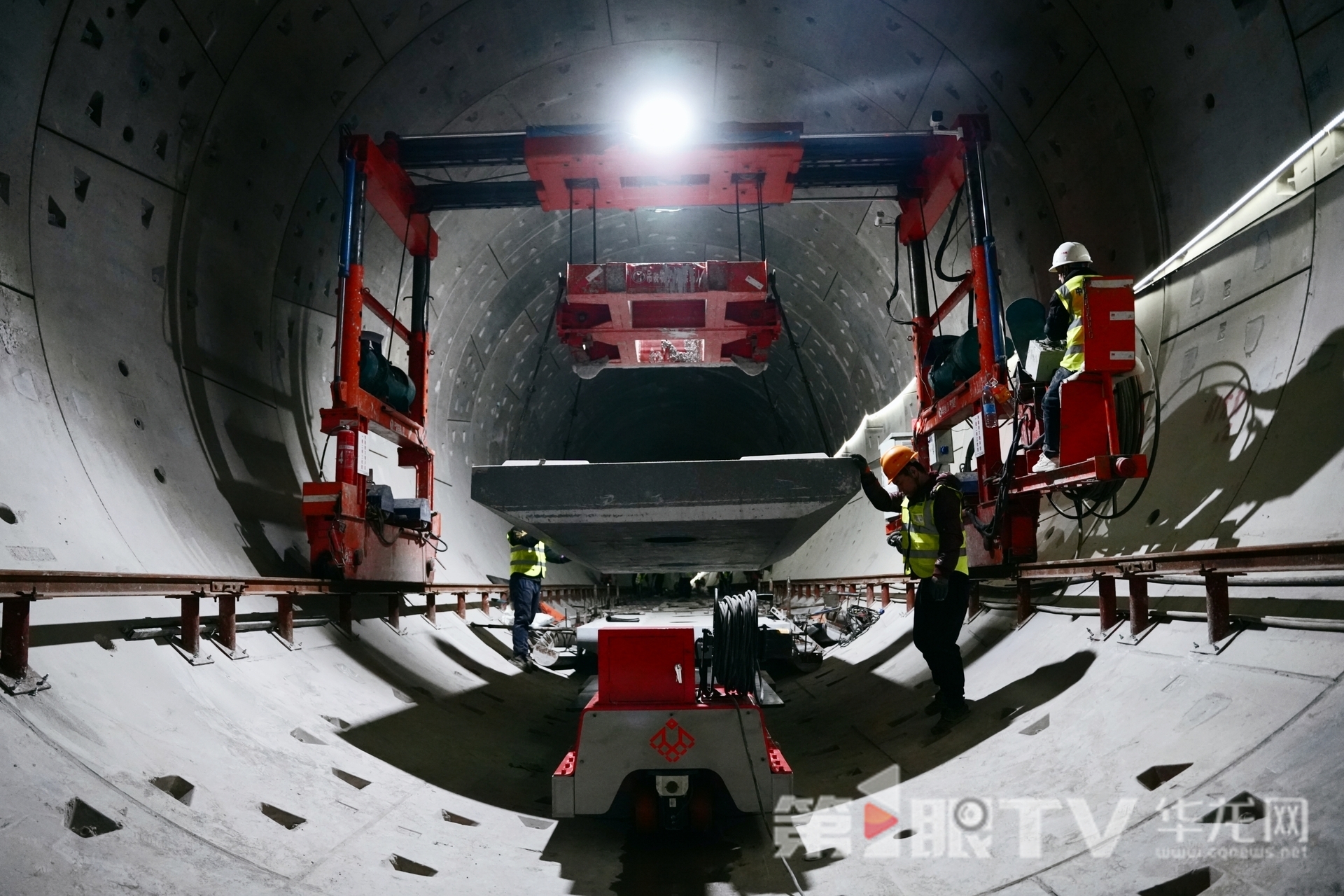 Première en Chine : le système de réglage fin de panneaux de voie préfabriqués nouvelle génération fait ses débuts sur la ligne 15 du métro de Chongqing
