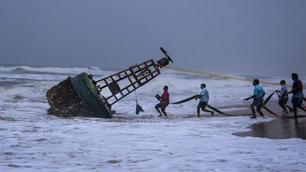 طقس تشيناي: عاصفة عاتية تسبب إغلاق المدارس والكليات وعمليات ضخ المياه من الطرقات