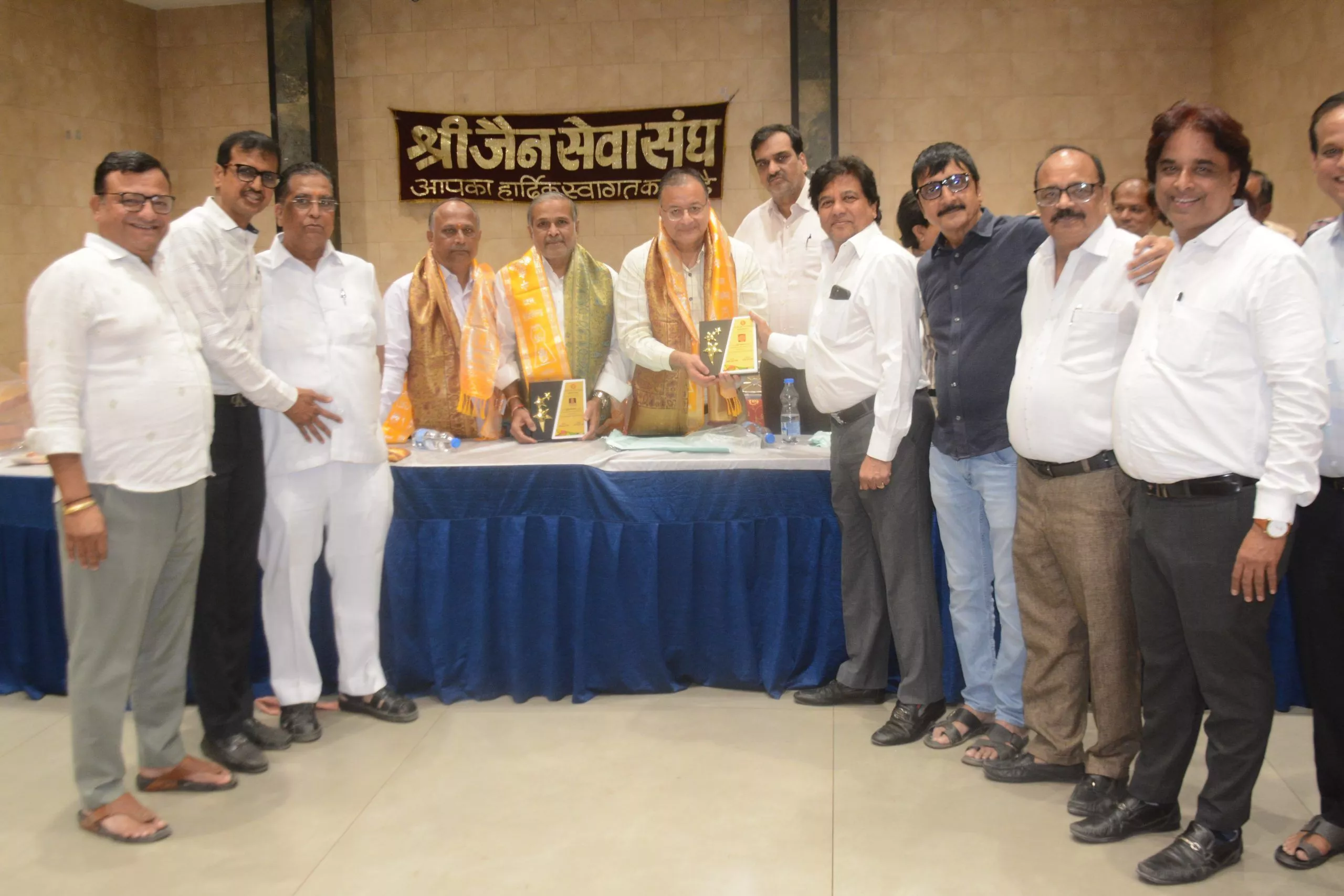 रामकोट स्थित श्री जैन सेवा संघ में चुनाव परिणाम की घोषणा करते हुए मुख्य चुनाव अधिकारी महेश गोलेच्छा।