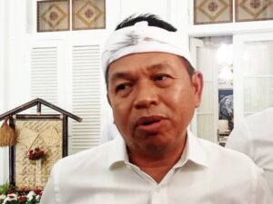 Gubernur Jawa Barat, Dedi Mulyadi di Gedung Pakuan, Kota Bandung, Rabu (24/12). (Diwan Sapta Nurmawan/Radar Bandung)