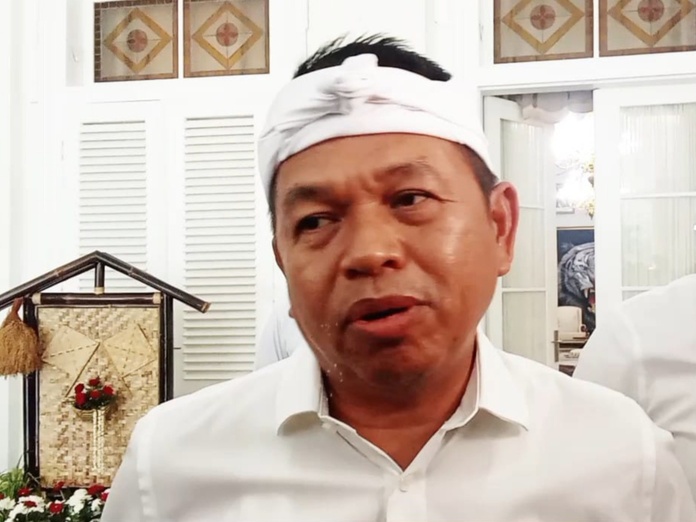 Gubernur Jawa Barat, Dedi Mulyadi di Gedung Pakuan, Kota Bandung, Rabu (24/12). (Diwan Sapta Nurmawan/Radar Bandung)