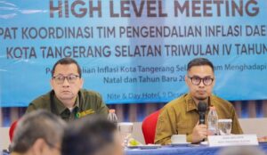 Wakil Wali Kota Tangsel, Pilar Saga Ichsan (kanan), pada Rapat Koordinasi Pengendalian Inflasi Daerah di Serpong Utara, Selasa (09/12).