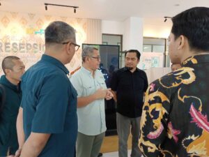 Sekretaris Daerah KBB, Ade Zakir saat meninjau Kantor Imigrasi di MPP Bandung Barat pada Jumat (23/1/2026).