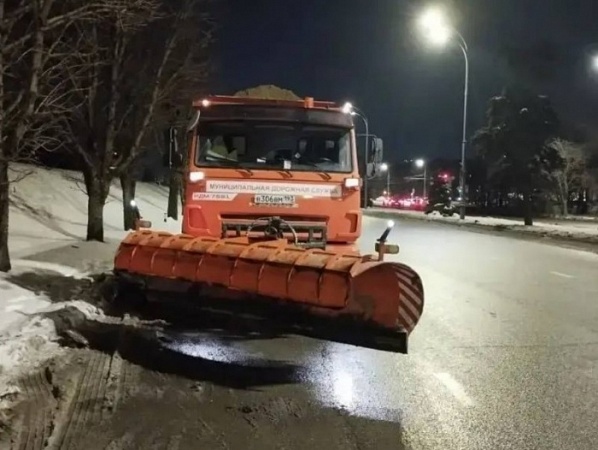 Layanan jalan dan utilitas di Krasnodar siaga tinggi.