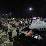 Kapolres Sergai, AKBP Jhon Sitepu berkeliling menyapa masyarakat yang berkumpul dan mengucapkan Selamat Tahun Baru, 1 Januari 2026 di kawasan Wisata Pantai Bali Lestari, Pantai Pondok Permai, Desa Pantai Cermin, Kecamatan Pantai Cermin, Rabu (31/12/2025).